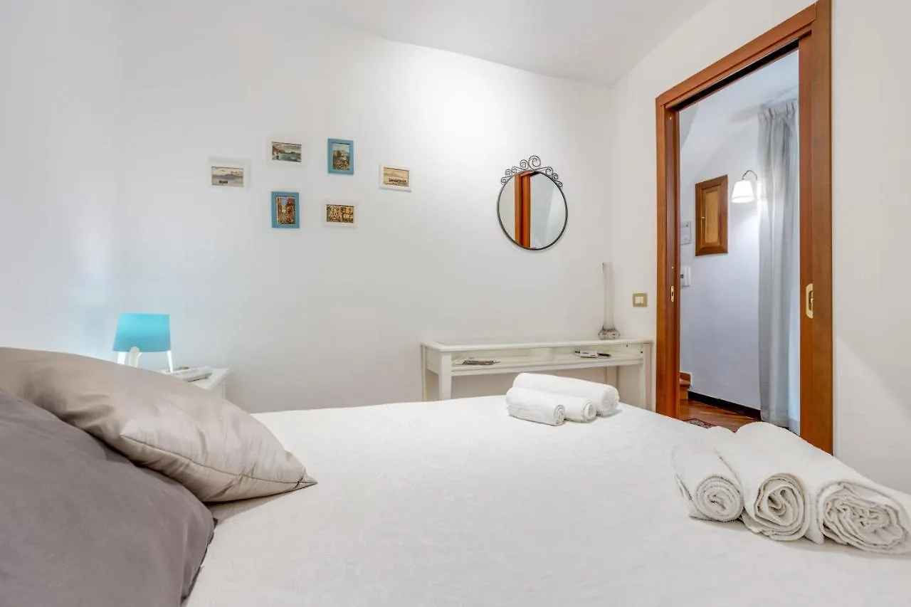 Appartamento Guesthost - Casa Querida Central & Elegant Flat Napoli Italia